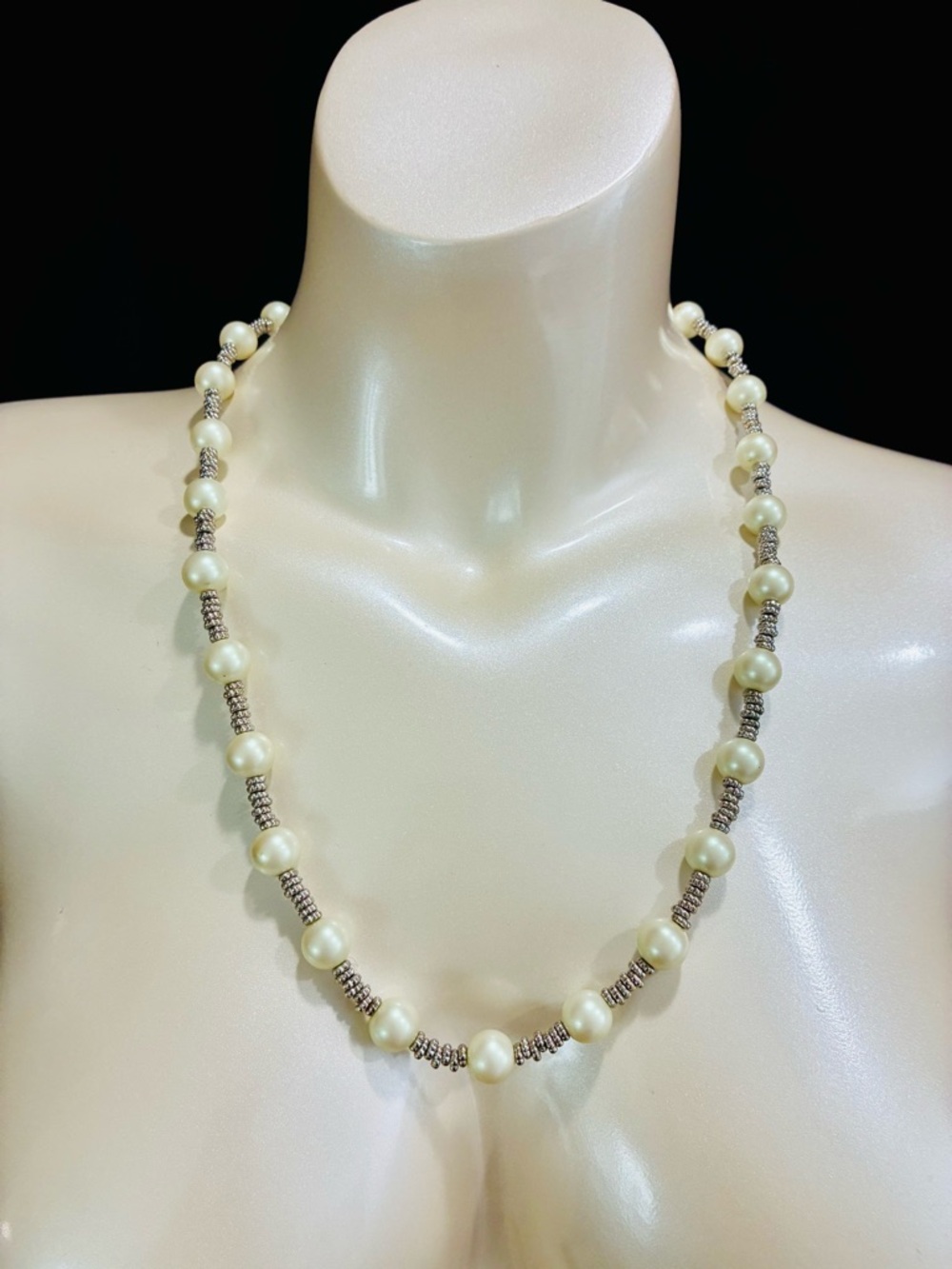 Chaps Cream Pearl Necklace with Textured Silver-Tone Spacers Business Casual EUC